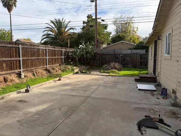 Sacramento, CA 95815,618 Santiago AVE