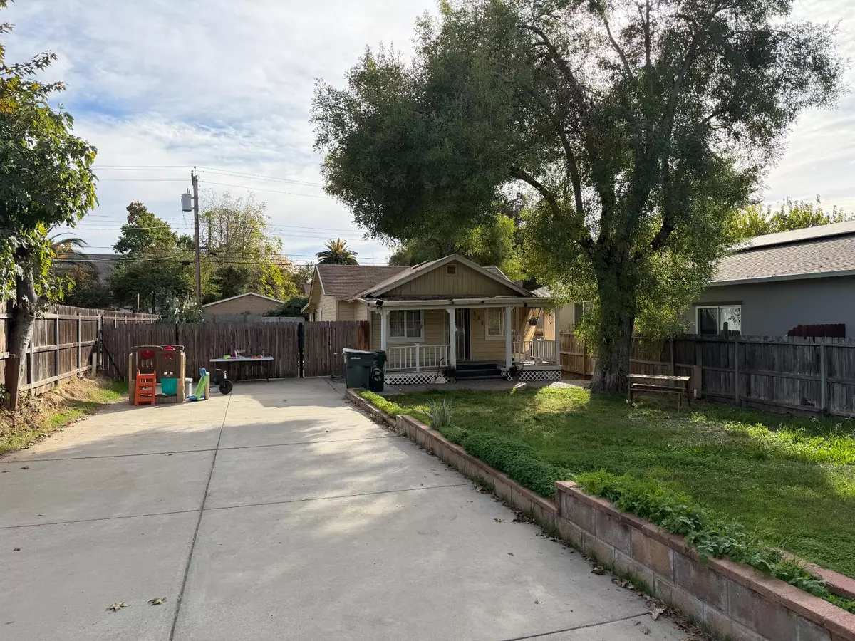 Sacramento, CA 95815,618 Santiago AVE