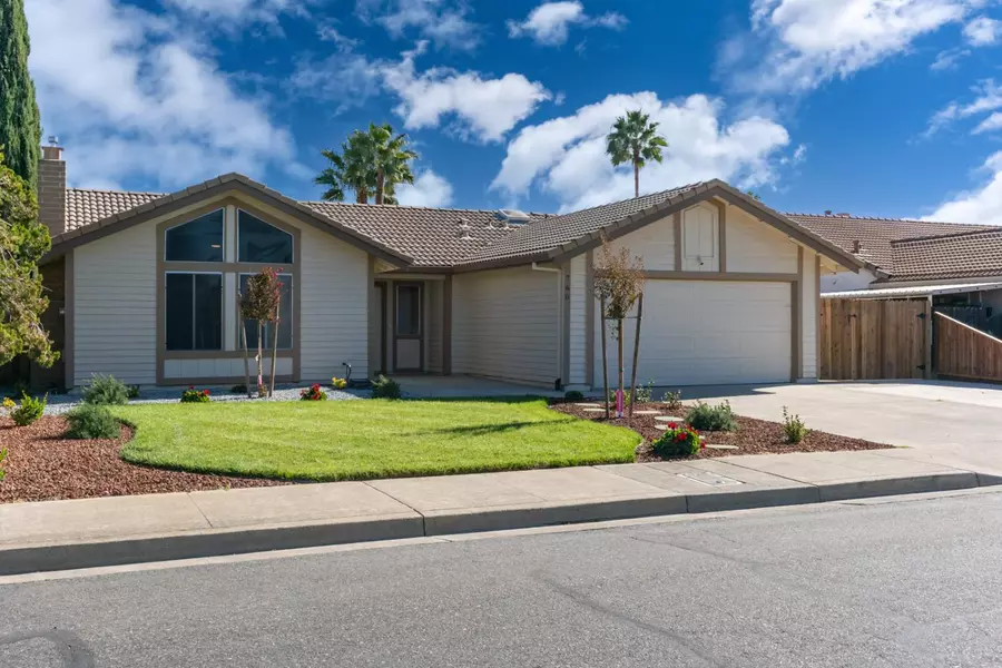 760 Meadowlark AVE, Los Banos, CA 93635