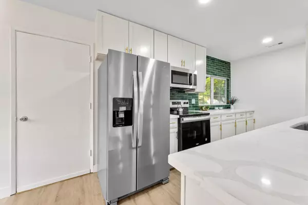 Stockton, CA 95207,942 E Yorkshire DR