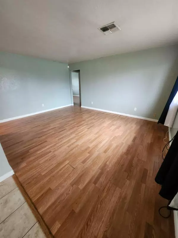 Olivehurst, CA 95961,940 Elinor AVE