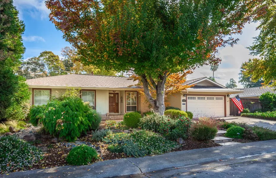 1250 Los Rios DR, Carmichael, CA 95608