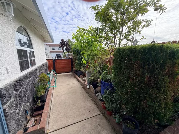 Sacramento, CA 95822,6346 25th ST