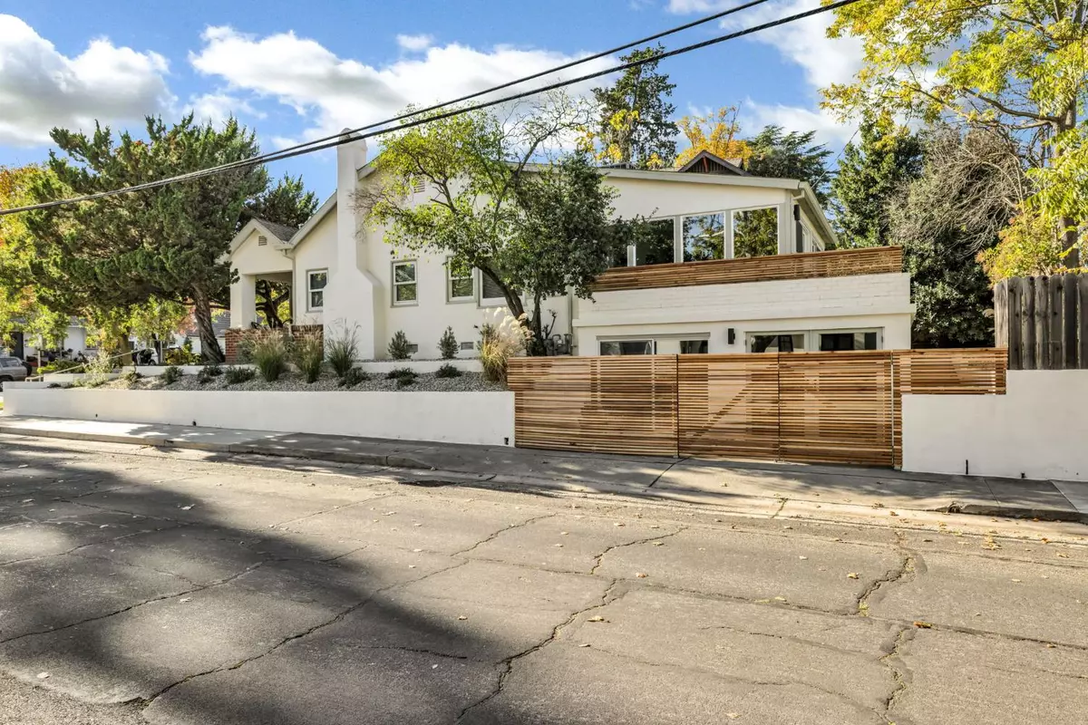 Sacramento, CA 95819,4733 T St