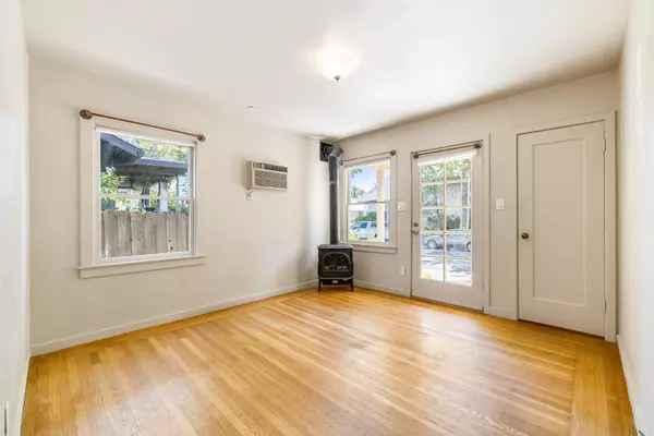 910 38th ST, Sacramento, CA 95816