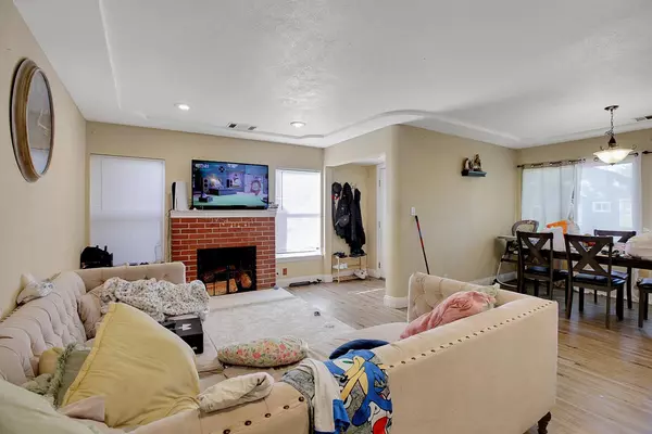 Sacramento, CA 95820,4305 38th ST