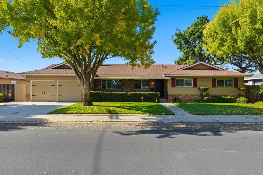 2801 Warwick LN, Modesto, CA 95350
