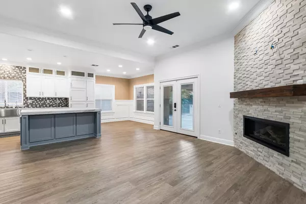 Riverbank, CA 95367,5515 Litt