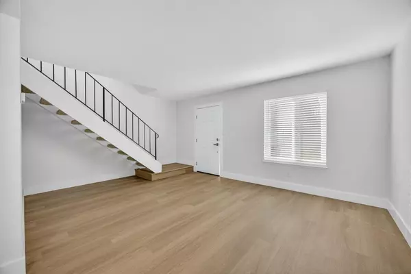 Sacramento, CA 95823,28 Creeks Edge WAY