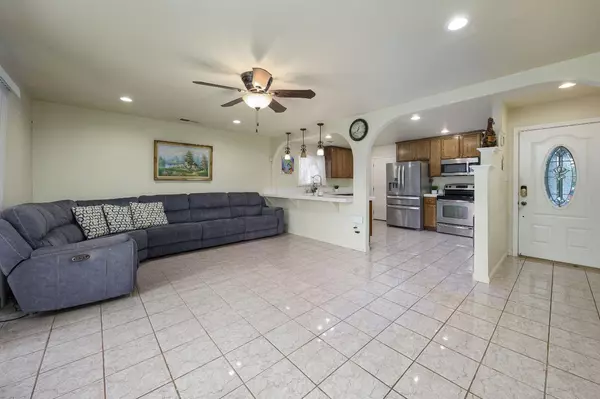 Sacramento, CA 95828,6913 Forman WAY