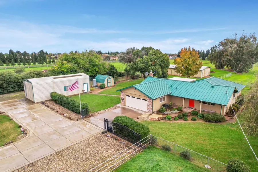 9290 E Jahant RD, Acampo, CA 95220