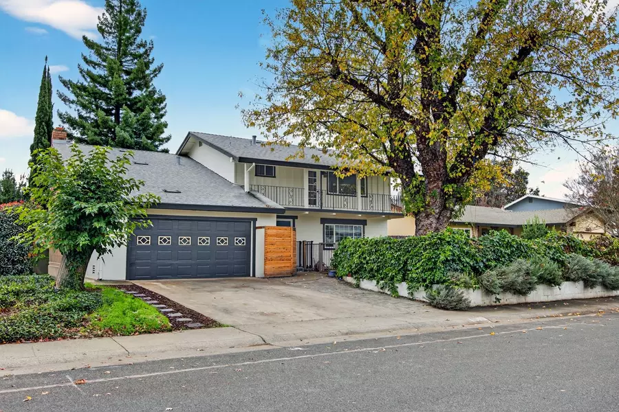 10048 El Chorlito DR, Rancho Cordova, CA 95670