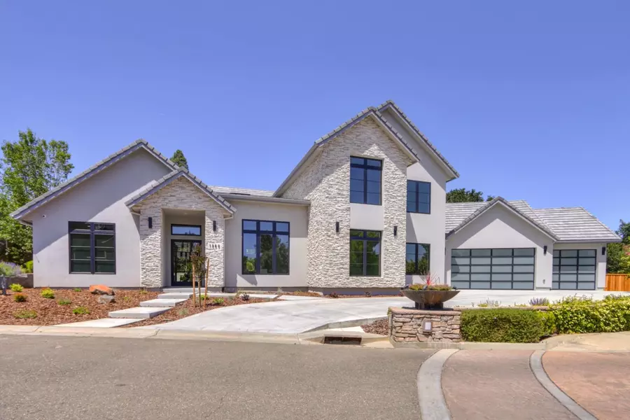 1360 Pars Oak LN, Carmichael, CA 95608