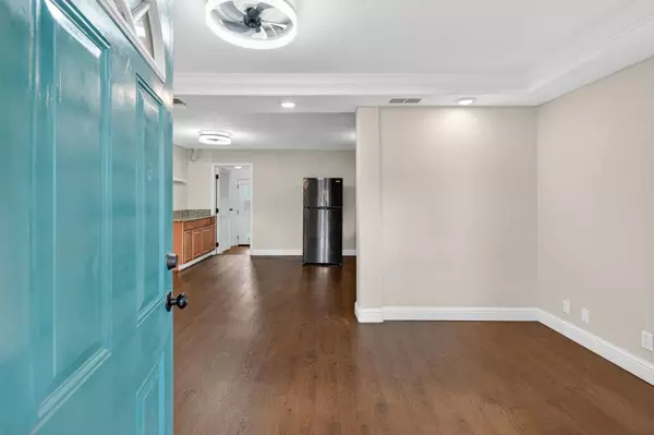 Sacramento, CA 95833,2760 American AVE