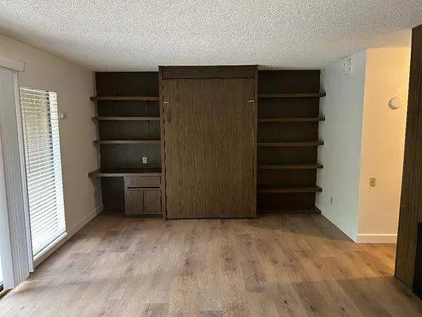 Sacramento, CA 95825,957 Fulton AVE #551