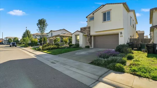 Roseville, CA 95747,5120 Moonraker LN