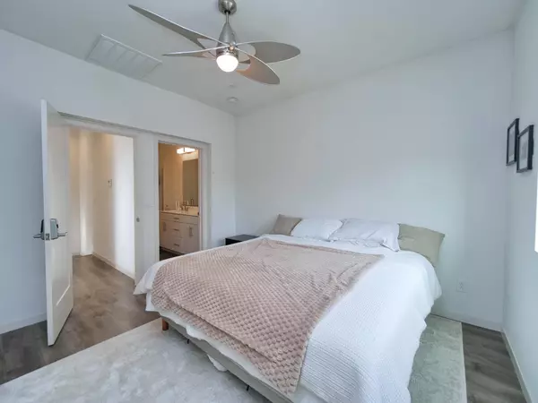 Sacramento, CA 95818,493 Tailoff LN