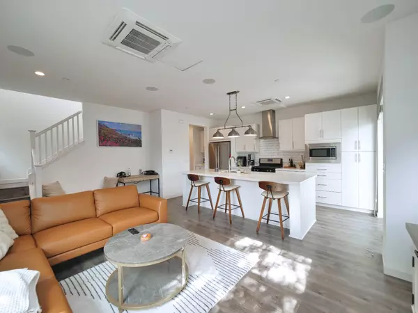 Sacramento, CA 95818,493 Tailoff LN