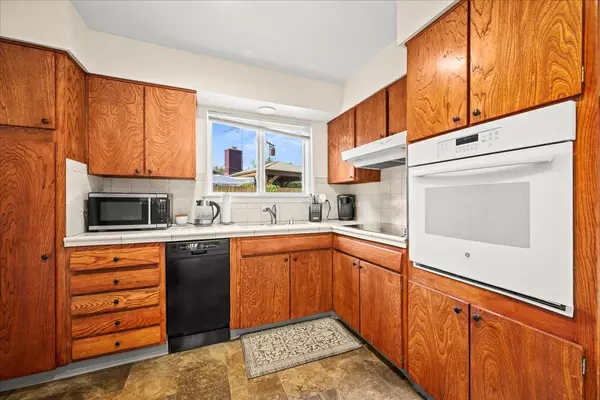 Sacramento, CA 95822,1847 68th AVE