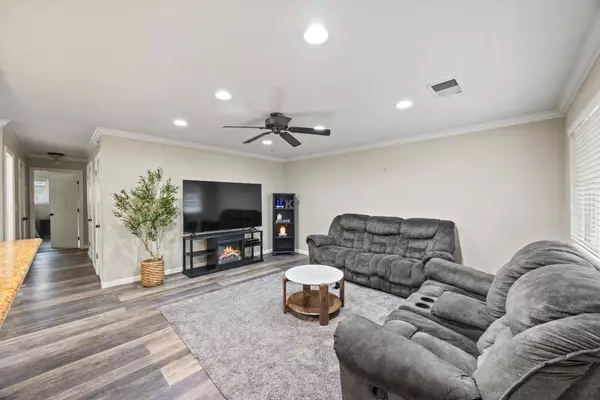 Woodland, CA 95695,151 W Woodland AVE