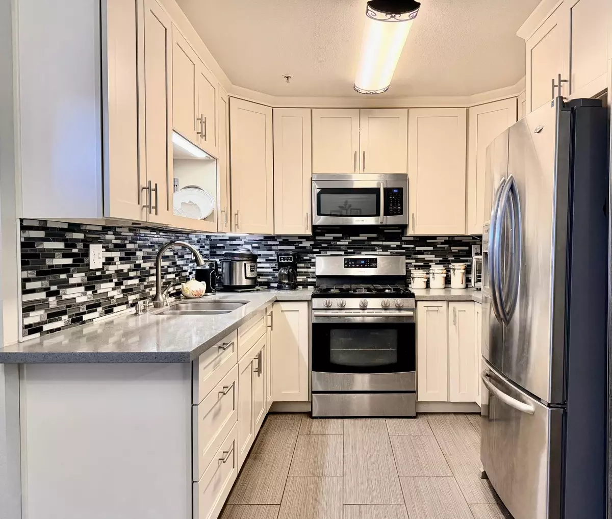 Sacramento, CA 95842,4900 Dover LN #1306