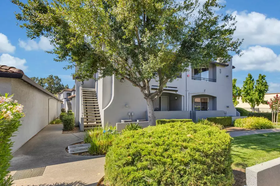 5201 Laguna oaks dr #12, Elk Grove, CA 95758