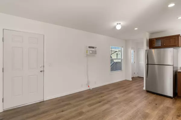 Oakdale, CA 95361,880 E F ST #8