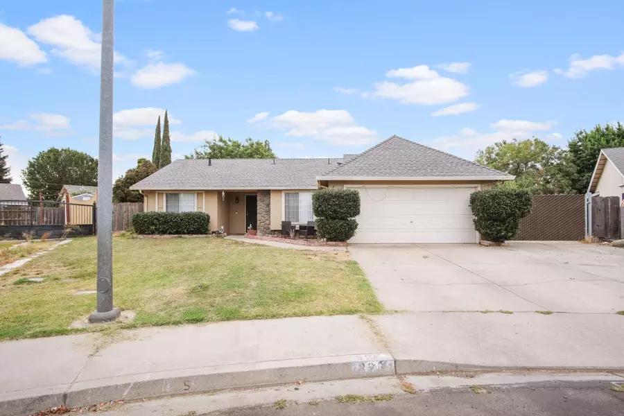 328 Burns Creek CT, Waterford, CA 95386