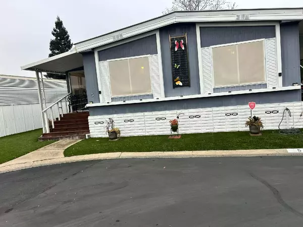 Sacramento, CA 95828,5 PINA ST