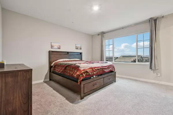 Roseville, CA 95747,1008 Solar Flare WAY