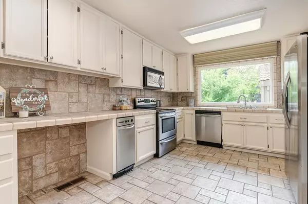 Folsom, CA 95630,340 Crestridge LN