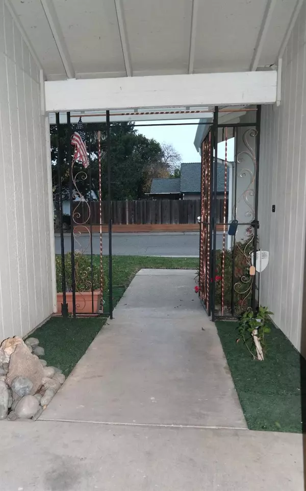 Sacramento, CA 95828,7613 Valley Wood DR