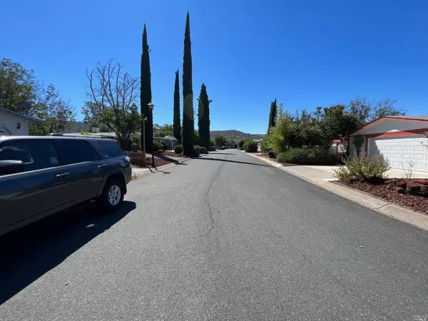 Clearlake Oaks, CA 95423,13984 Chestnut LN