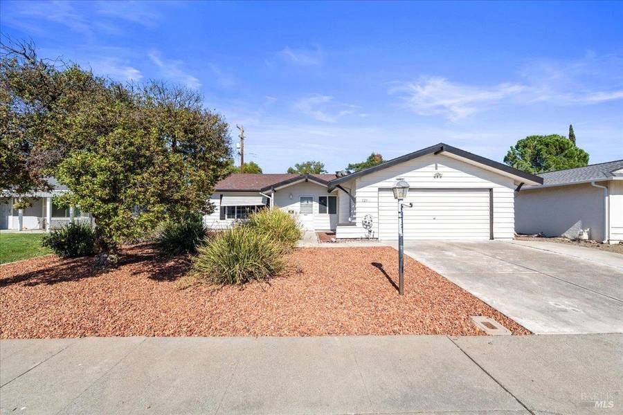 121 Lassen CIR, Vacaville, CA 95687