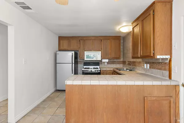 Vacaville, CA 95688,221 Circle DR