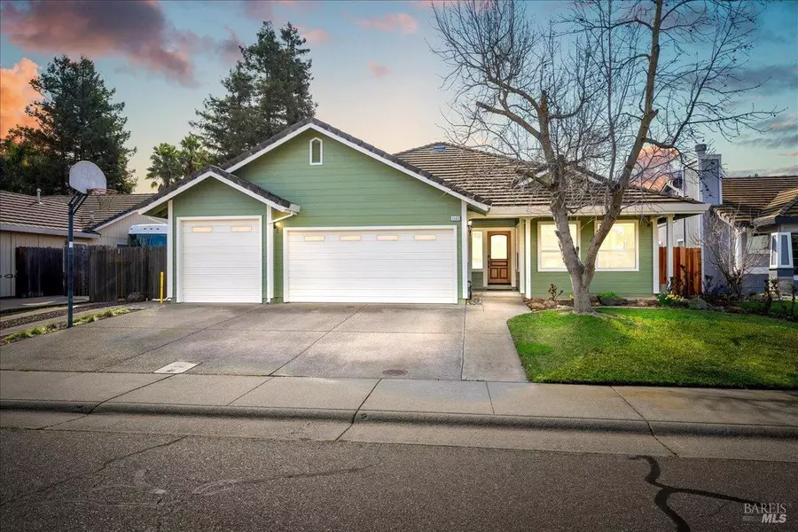 1565 Ingrid DR, Dixon, CA 95620