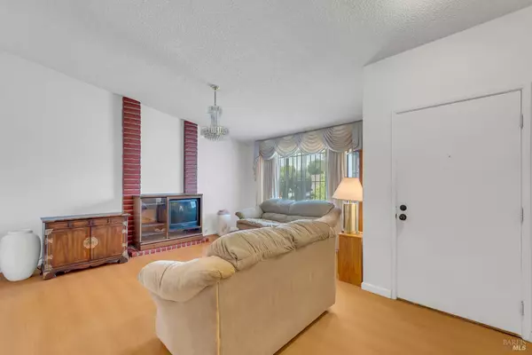 Vallejo, CA 94589,236 Evelyn CIR