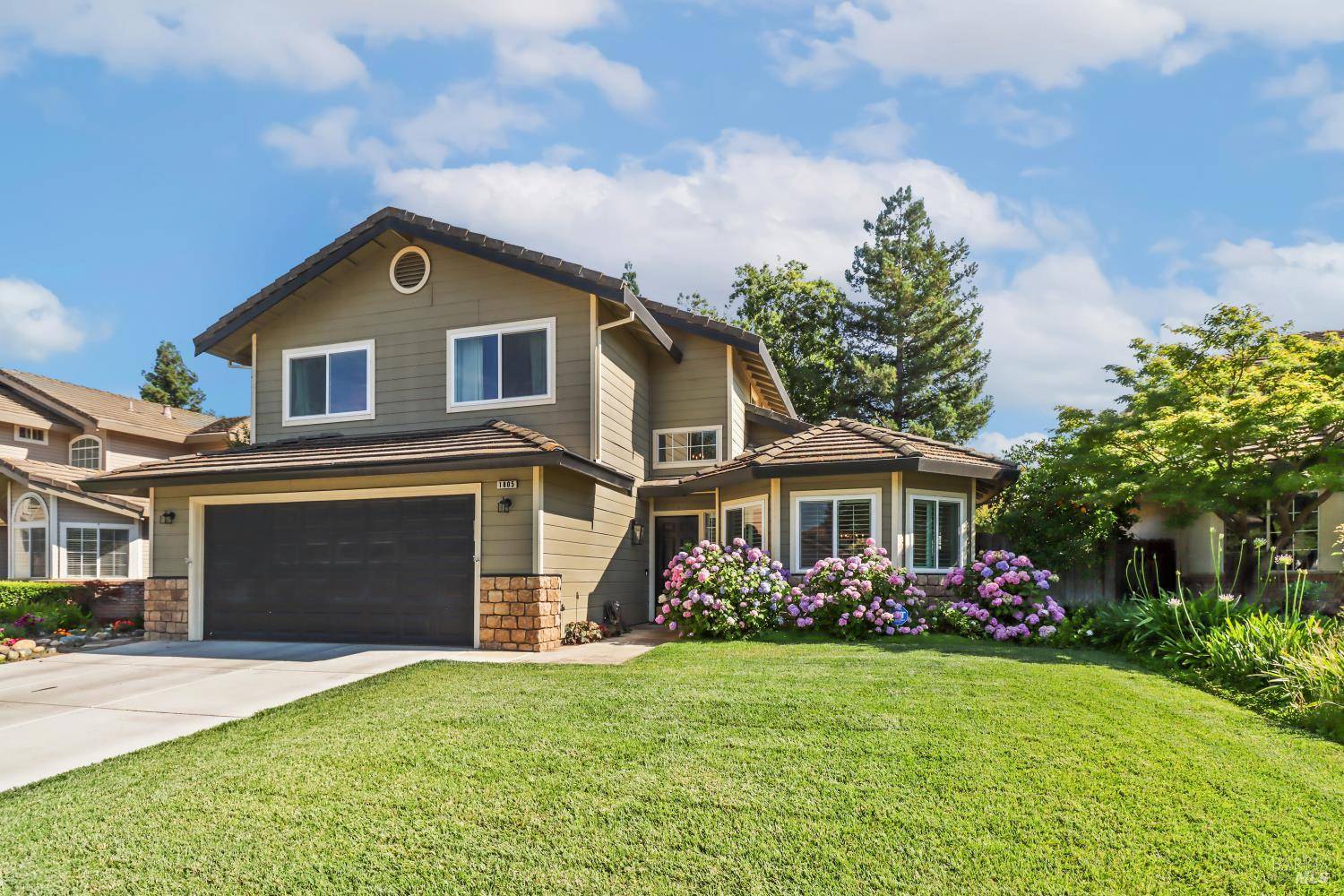 1805 Rehrmann DR, Dixon, CA 95620