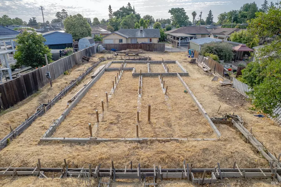 241 S 1st ST, Dixon, CA 95620