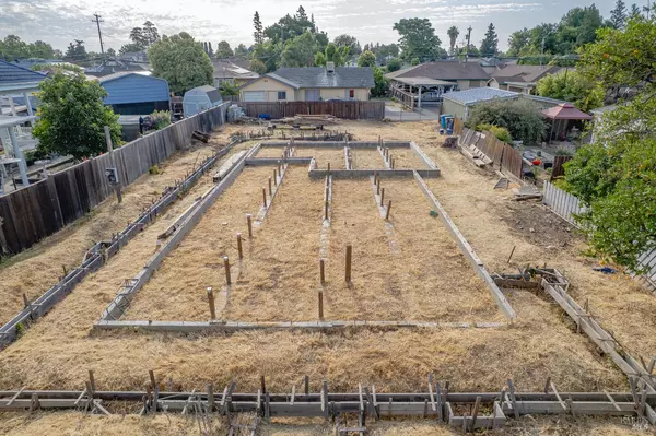 241 S 1st ST, Dixon, CA 95620