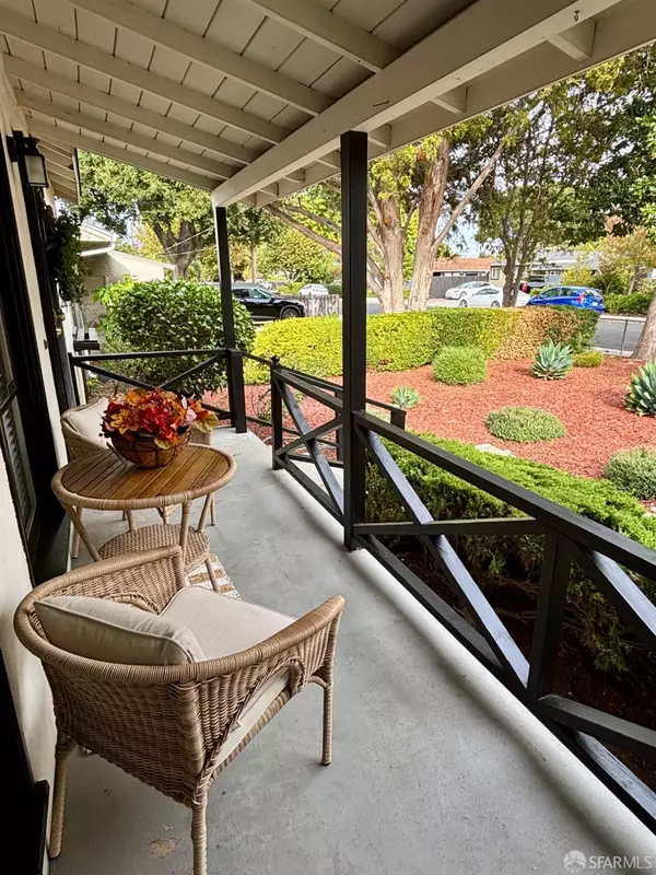 Menlo Park, CA 94025,1127 Hollyburne AVE