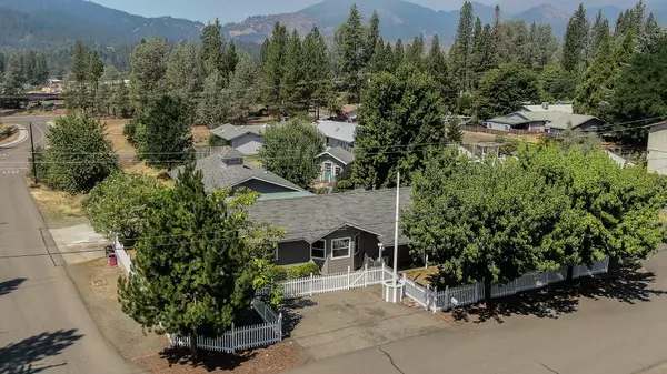 11 Bennett RD, Weaverville, CA 96093