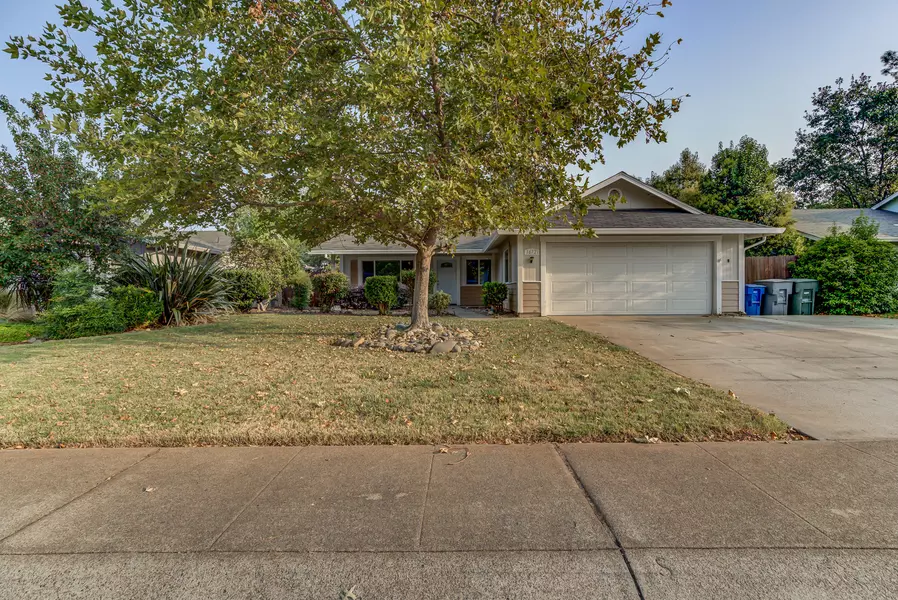 1672 Galaxy WAY, Redding, CA 96002