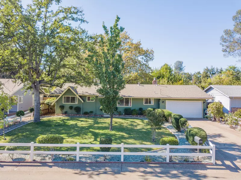 1892 Lindeena LN, Redding, CA 96002