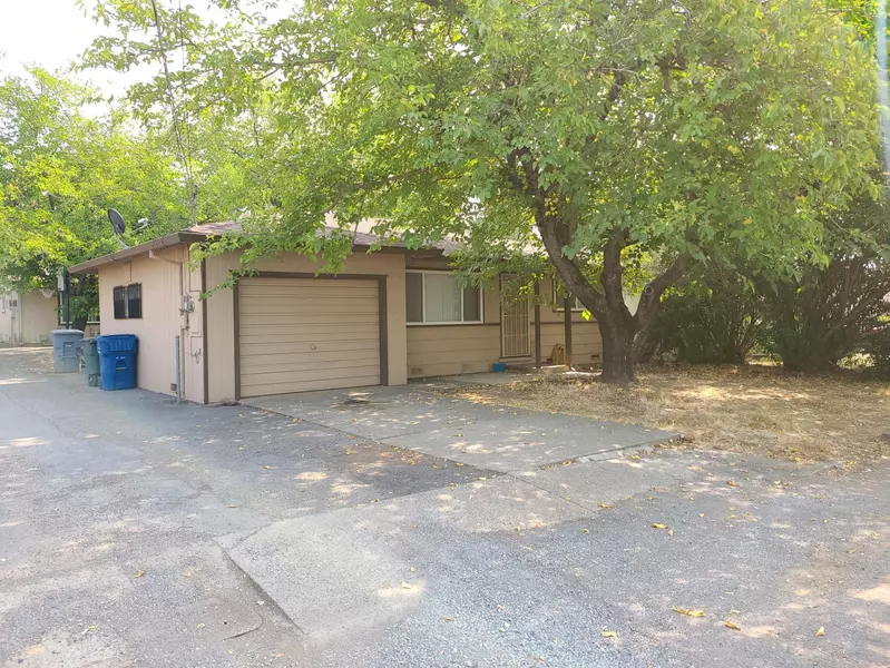 2561 Irwin Rd, Redding, CA 96002