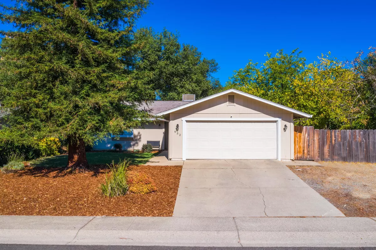 Redding, CA 96003,932 Oakmont DR