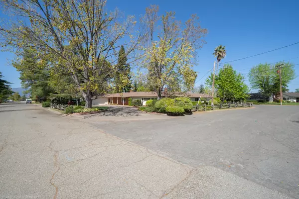 885 Sierra Vista DR, Redding, CA 96001