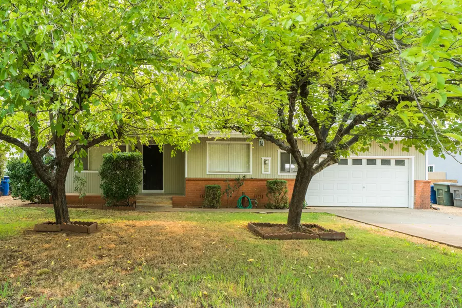 2071 Deerfield AVE, Redding, CA 96002