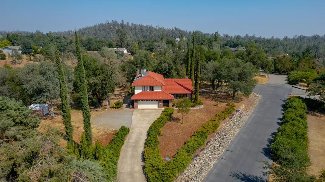 8753 Glendive LN, Redding, CA 96001