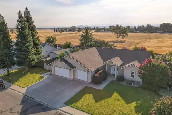 12880 Ivy LN, Red Bluff, CA 96080